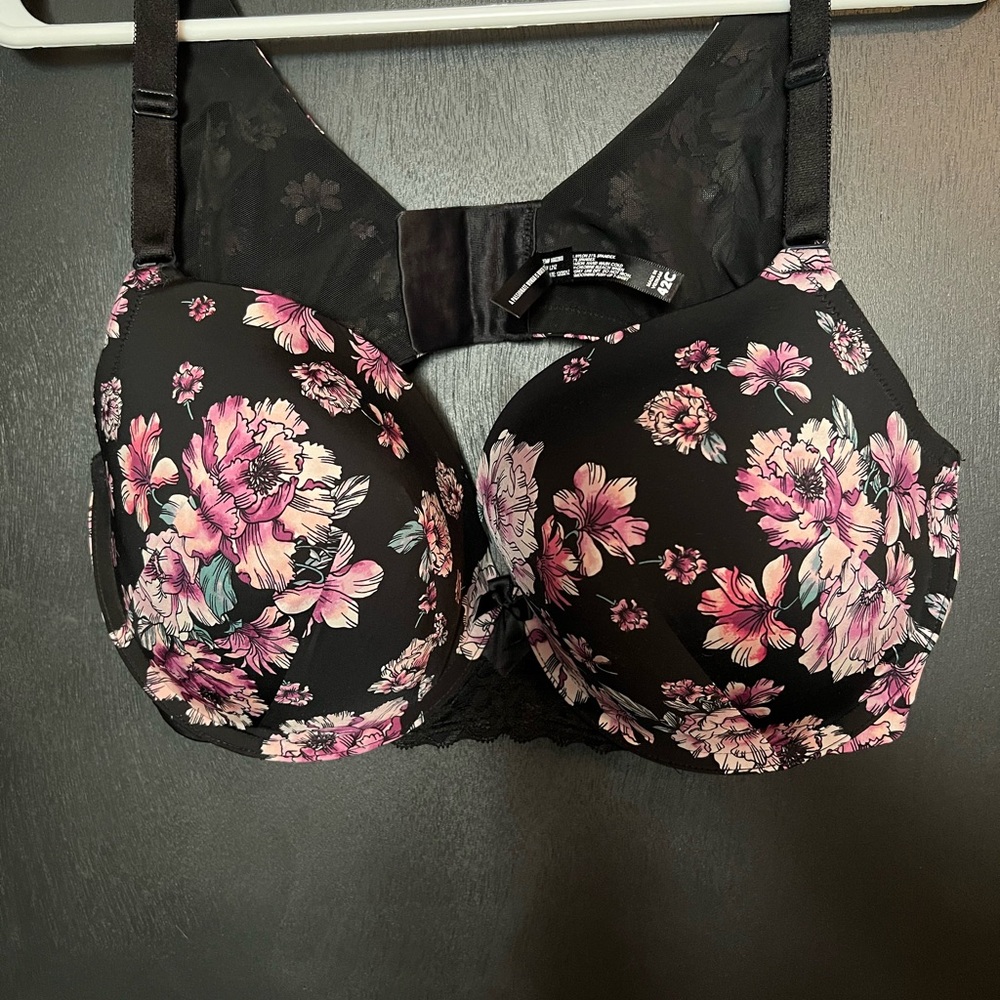 Torrid 42C NWOT Floral Black Bra